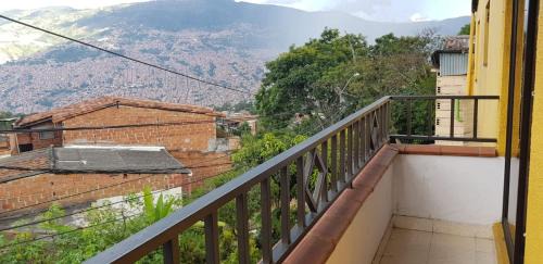 Doce de Octubre 2 Apartment | Wonderful house with views in Medellin-fiber optics