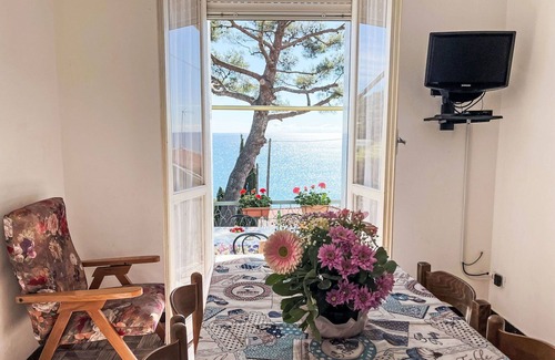 San Lorenzo al Mare House | Wonderful private villa for 7 guests with TV, terrace and parking