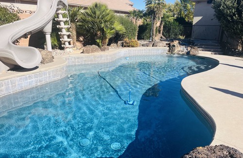 Bloomington House | Wonderful large family home, pool, hot tub, outdoor kitchen, Bear Claw Poppy