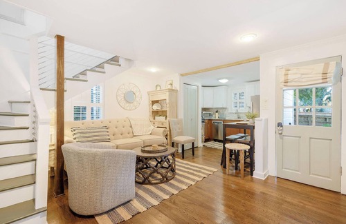 Old Village House | Wonderful Old Village Bungalow in the heart of Mount Pleasant