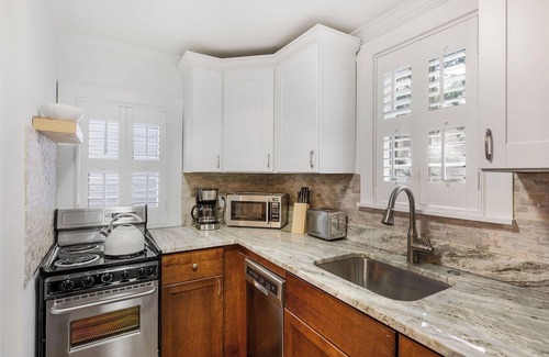 Old Village House | Wonderful Old Village Bungalow in the heart of Mount Pleasant