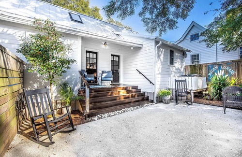 Old Village House | Wonderful Old Village Bungalow in the heart of Mount Pleasant