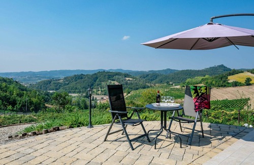 Ponzano Monferrato House | Wonderful private villa for 14 people with WIFI, private pool, A/C, TV, terrace and parking