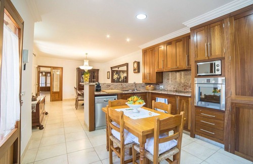 Mancor de la Vall House | Wonderful private villa for 8 guests with hot tub, WIFI, A/C, TV, patio and parking