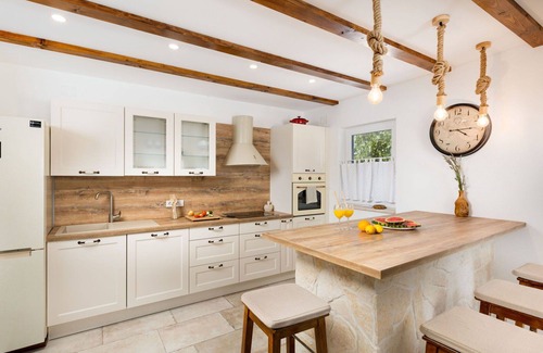 Garica House | Wonderful private villa for 8 people with A/C, WIFI, private pool, TV, terrace and parking