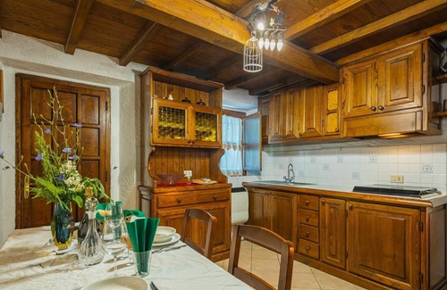 Stazzema House | Wonderful private villa for 4 guests with parking