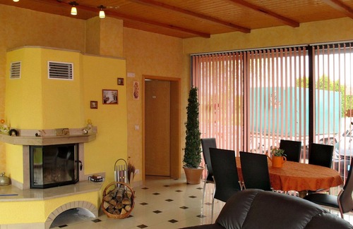 Woldegk House | Wonderful private villa for 4 guests with TV, patio, pets allowed and parking