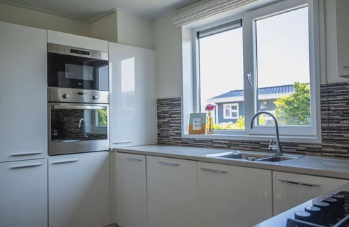 Oost-Graftdijk House | Wonderful private villa for 10 people with WIFI, pool, TV, terrace and parking