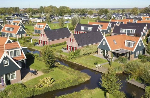 Oost-Graftdijk House | Wonderful private villa for 10 people with WIFI, pool, TV, terrace and parking