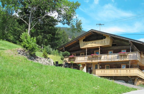 Stummerberg House | Wonderful private villa for 10 guests with WIFI, TV, patio and parking