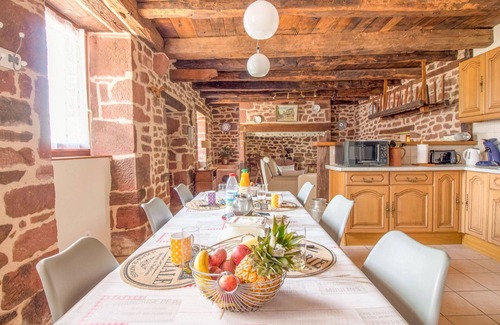 Lagleygeolle Villa | Wonderful private villa for 6 people with WIFI, TV, patio, pets allowed, panoramic view and park.