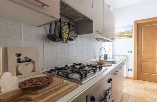 Villa Viani House | Wonderful private villa for 5 people with WIFI, terrace, pets allowed, panoramic view and parking