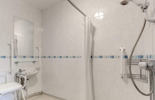 Cilmeri House | Wonderful private villa for 4 guests with TV, patio and parking