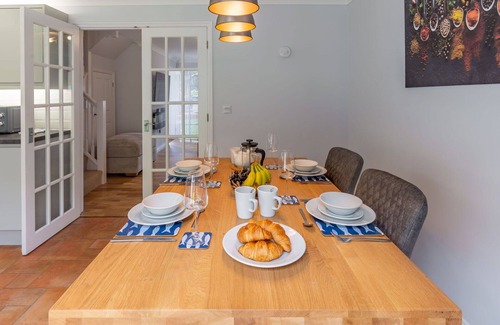 Charlestown House | Wonderful private villa for 10 people with WIFI, TV, patio and parking