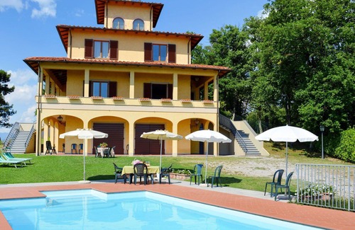Giugnano Villa | Wonderful private villa for 16 people with private pool, WIFI, TV, terrace, pets allowed and par.