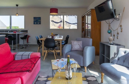 Berven House | Wonderful private villa for 8 guests with WIFI, TV, terrace, pets allowed and parking
