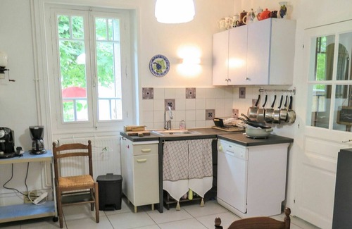 Montignac Villa | Wonderful private villa for 5 guests with TV, pets allowed and parking