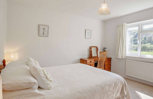 Gwytherin House | Wonderful private villa for 5 guests with TV, panoramic view and parking