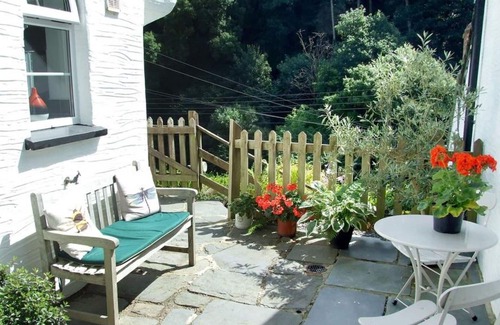 Barbrook House | Wonderful private villa for 4 people with WIFI, TV, patio, pets allowed and parking