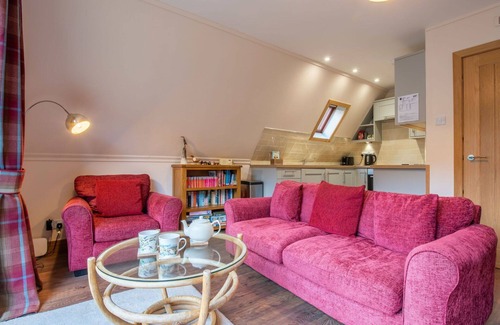 South Laggan House | Wonderful private villa for 4 people with TV, balcony, panoramic view and parking