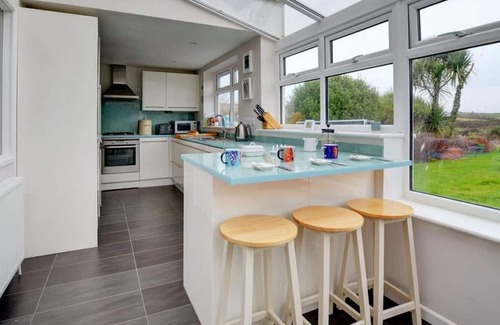 Trevone House | Wonderful private villa for 8 guests with WIFI, TV, patio, pets allowed and parking