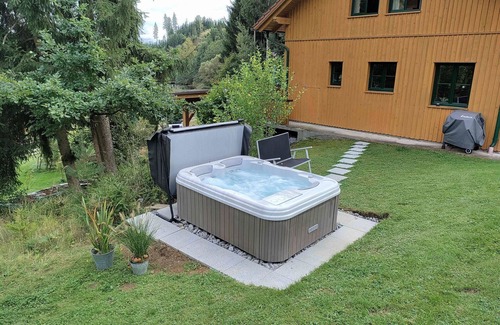 Berg bei Rohrbach House | Wonderful private villa with hot tub, WIFI, TV, terrace, pets allowed and panoramic view