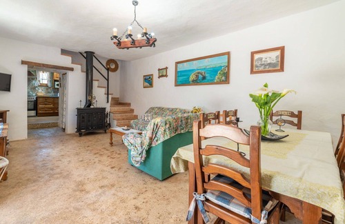 Cala Llombards House | Wonderful private villa for 6 people with TV, balcony, pets allowed and parking