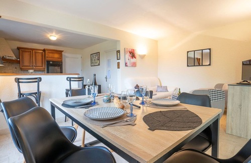 Plouescat House | Wonderful private villa for 4 people with TV, terrace, pets allowed and parking