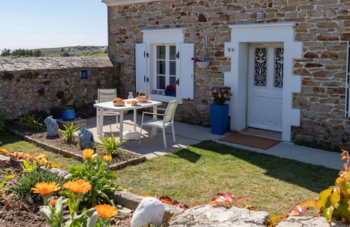 Plogoff House | Wonderful private villa for 5 people with TV, terrace, pets allowed and panoramic view