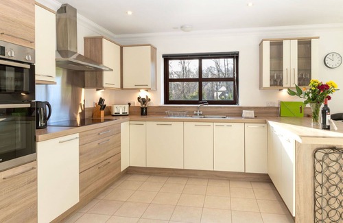 Aviemore Villa | Wonderful private villa for 8 guests with WIFI, TV, patio and parking