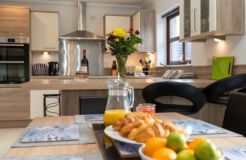 Aviemore Villa | Wonderful private villa for 8 guests with WIFI, TV, patio and parking
