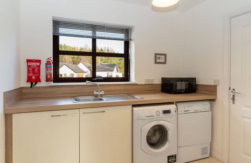 Aviemore Villa | Wonderful private villa for 8 guests with WIFI, TV, patio and parking