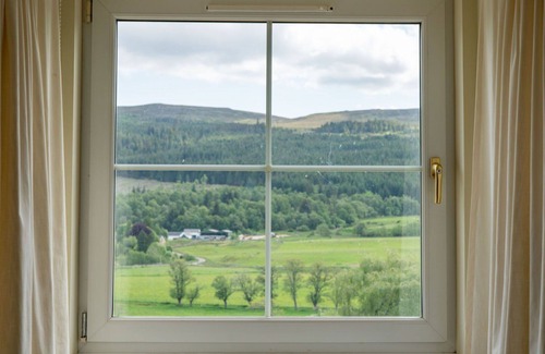 Glen Urquhart Villa | Wonderful private villa for 15 people with TV, patio, panoramic view and parking