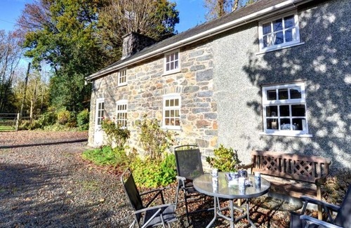 Llanfair Caereinion House | Wonderful private villa for 4 people with TV, patio and parking