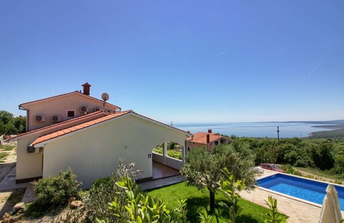 Brovinje House | Wonderful private villa with private pool, WIFI, A/C, TV, terrace, pets allowed and parking