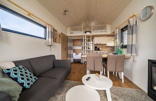 Nunspeet House | Wonderful private villa for 4 people with WIFI, pool, TV and terrace