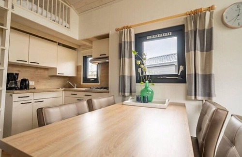 Nunspeet House | Wonderful private villa for 4 people with WIFI, pool, TV and terrace