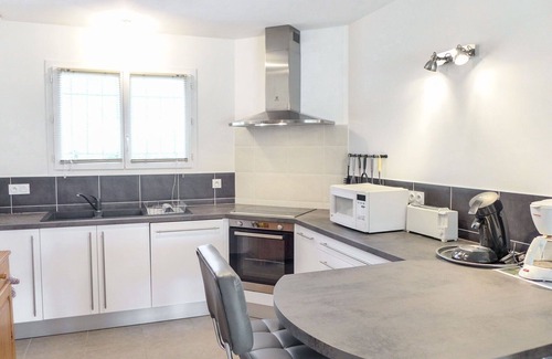 Carcans House | Wonderful private villa with WIFI, A/C, private pool, TV, terrace, pets allowed and parking