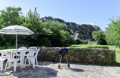 Goulien House | Wonderful private villa for 6 guests with TV, terrace, pets allowed and parking