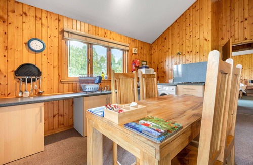 Glen Urquhart House | Wonderful private villa for 4 people with WIFI, TV, pets allowed and parking