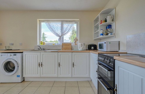 Balnain House | Wonderful private villa for 4 guests with TV, patio, pets allowed, panoramic view and parking