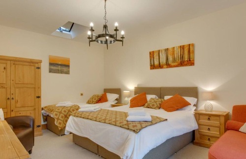 Machynlleth House | Wonderful private villa for 7 people with WIFI, TV, patio, panoramic view and parking