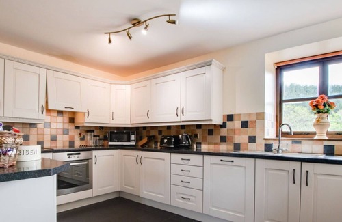 Machynlleth House | Wonderful private villa for 7 people with WIFI, TV, patio, panoramic view and parking