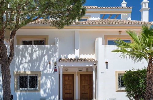Vale do Garrao House | Wonderful private villa for 6 guests with A/C, WIFI, private pool, TV, patio and parking