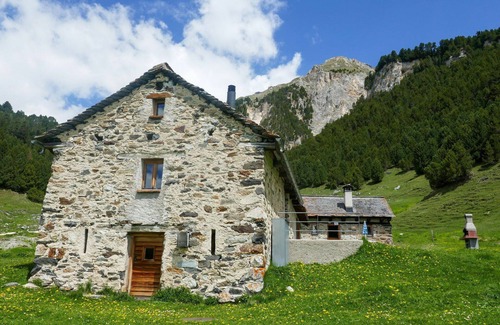 Blenio House | Wonderful private villa for 6 guests with pets allowed, panoramic view and parking