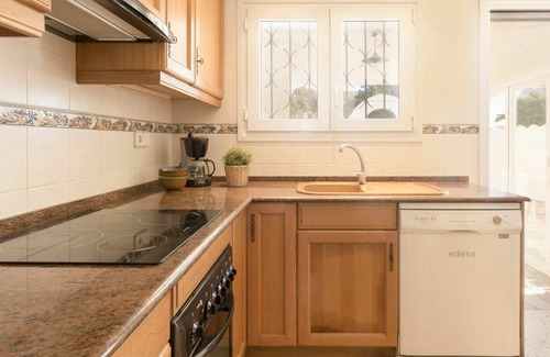 Cambrils House | Wonderful private villa for 7 guests with hot tub, A/C, WIFI, TV, patio and parking
