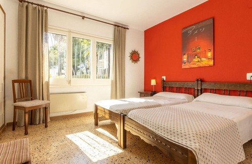 Cambrils House | Wonderful private villa for 7 guests with hot tub, A/C, WIFI, TV, patio and parking