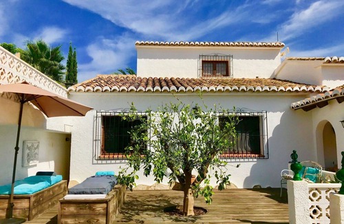 Arnella House | Wonderful private villa with WIFI, private pool, TV, patio, pets allowed, panoramic view and par.