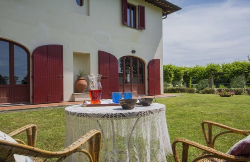 Lari Villa | Wonderful private villa for 9 guests with WIFI, TV, patio and parking