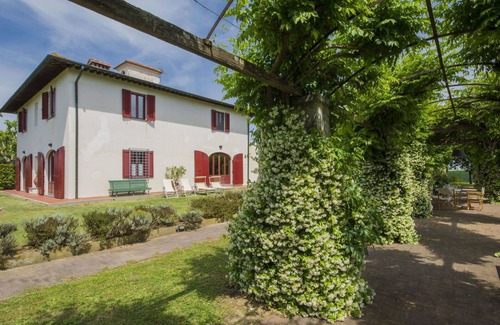 Lari Villa | Wonderful private villa for 9 guests with WIFI, TV, patio and parking